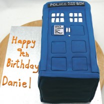Movies_TV - Dr Who Tardis Cake (D)